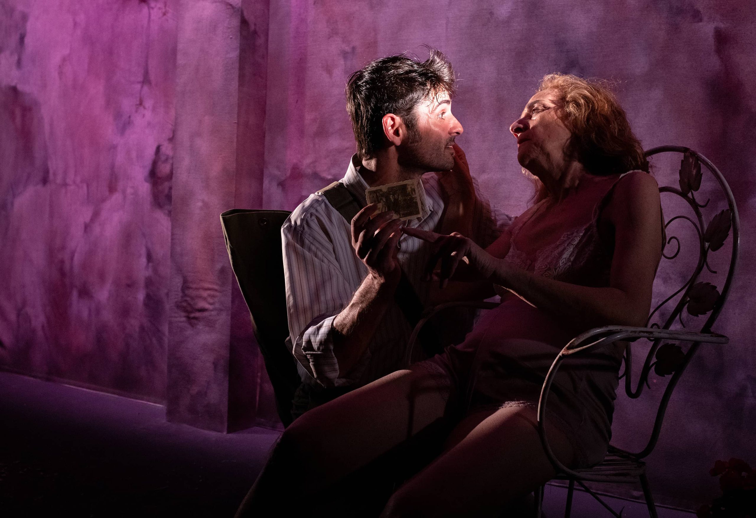 Puesta en escena contemporánea para espectáculos teatrales