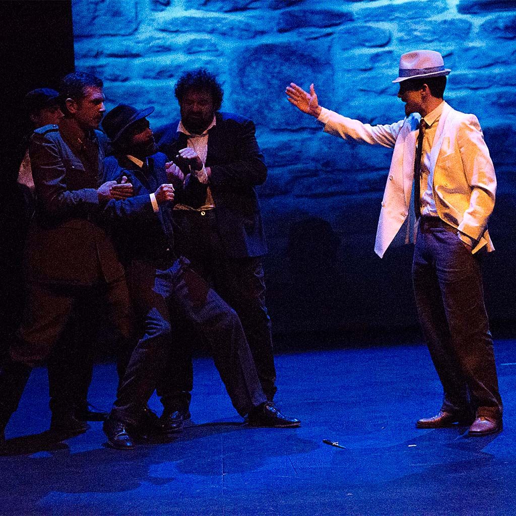 Escenografías teatrales con enfoque técnico-artístico