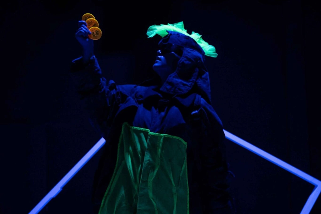Montaje teatral con soluciones técnicas innovadoras